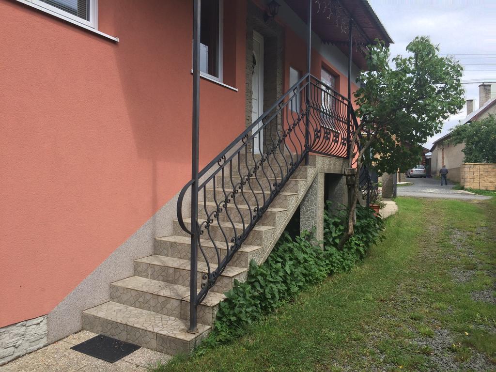 Apartman Kristinka Lendak Exteriör bild